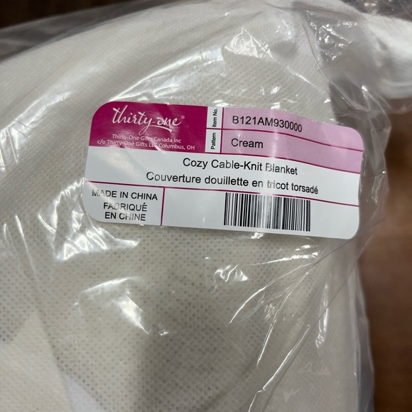 NWT Thirty One Cream Cozy Cable-Knit Blanket - Picture 6 of 6